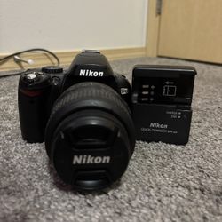 Nikon D40x 10.2MP Digital SLR Camera with 18-55mm f/3.5- 5.6G ED II AF-S DX Zoom-Nikkor Lens + Memory card