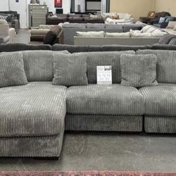 Brand New/ Oversized Sectional,Seccional, Couch/ Delivery Available 