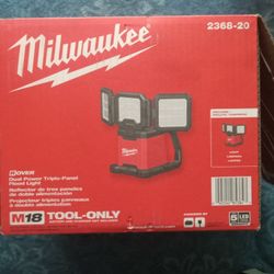 Milwaukee
M18 18-Volt Lithium-Ion Cordless 4500 Lumens ROVER Dual Power Triple-Panel Flood & Area Light (Tool-Only