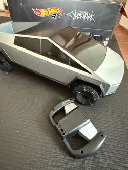 New condition - Tesla Hot Wheels Remote Control CyberTruck with Cyberquad