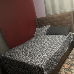 Upholstered Platform Queen Bed