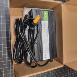 84V 8A Li-ion Battery Smart Charger With Cooling Fan Black Aluminum Case Safe And Durable Used for 20S 72V Lithium Battery Charger DC Output XT60 Male