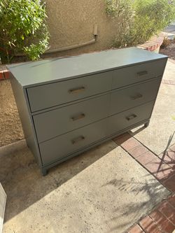 6-Drawer Dresser with Gold Handles