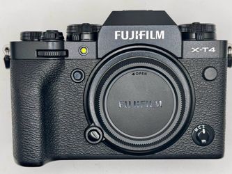 Fujifilm X-T4 Mirrorless Camera (Black Noir) – Excellent Condition! 📸
