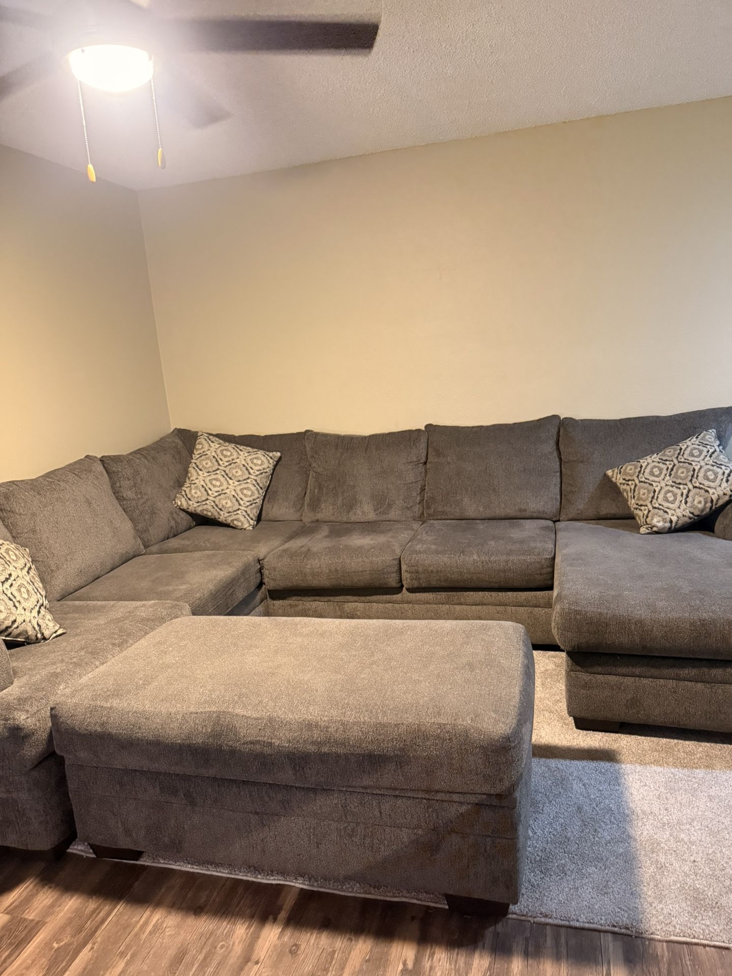 Grey Sectional Sofa With Ottoman