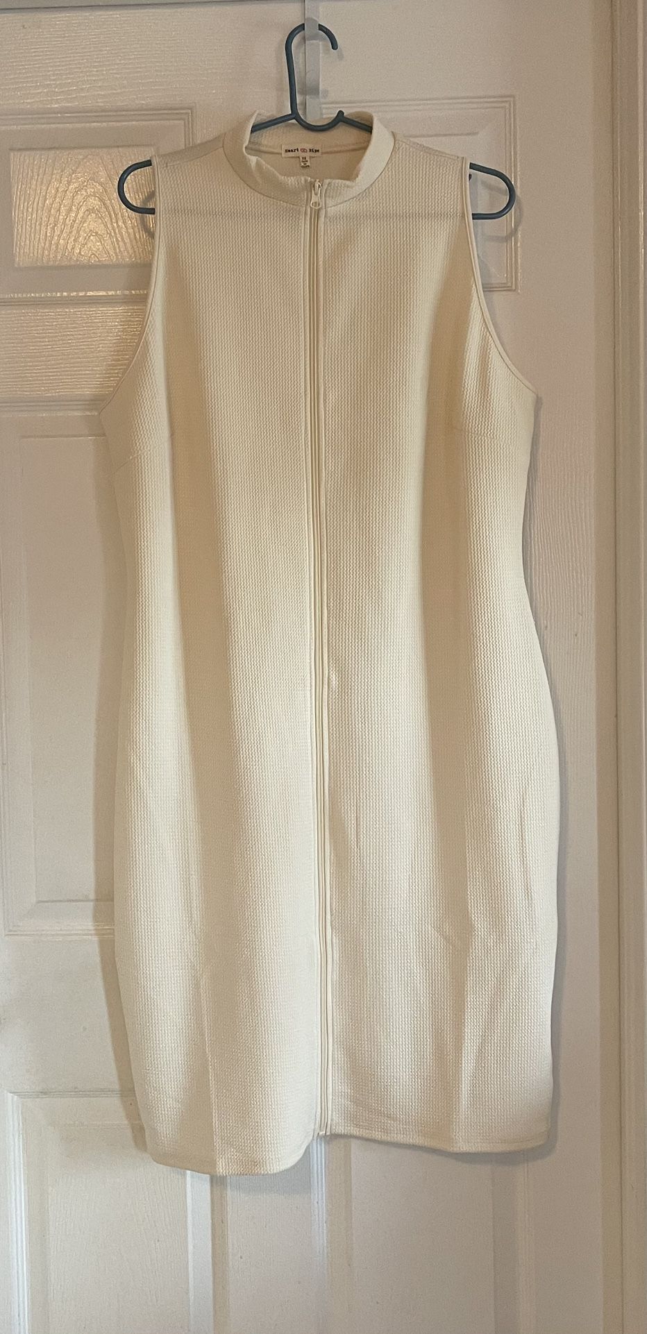 Brand New Ivory Sleeveless Dress Size 3X