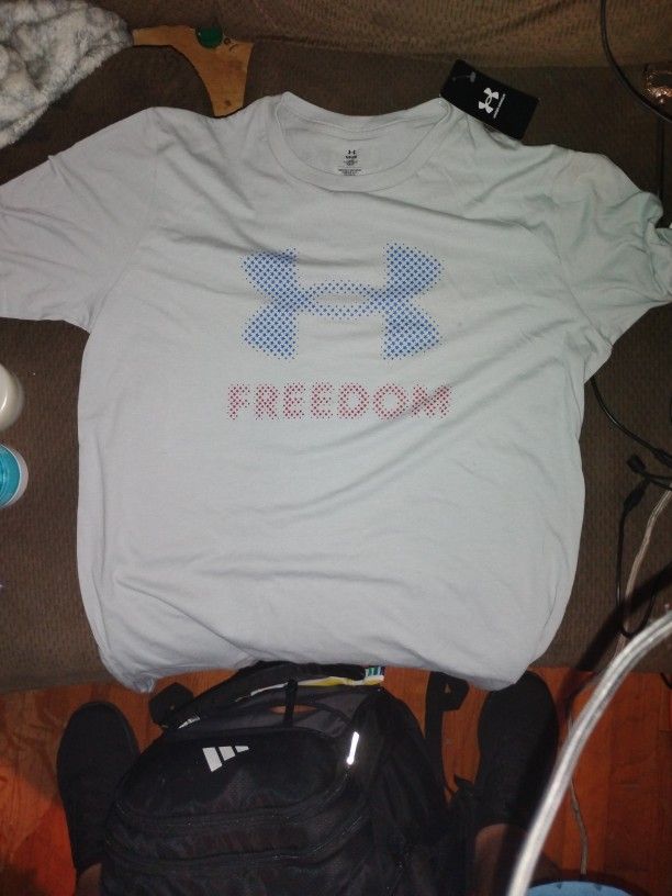 Mena Size M Under Armour Shirt
