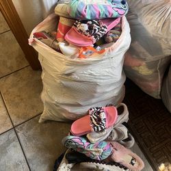Free Clothes Girls /shoes 
