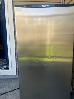 Mini refrigerator