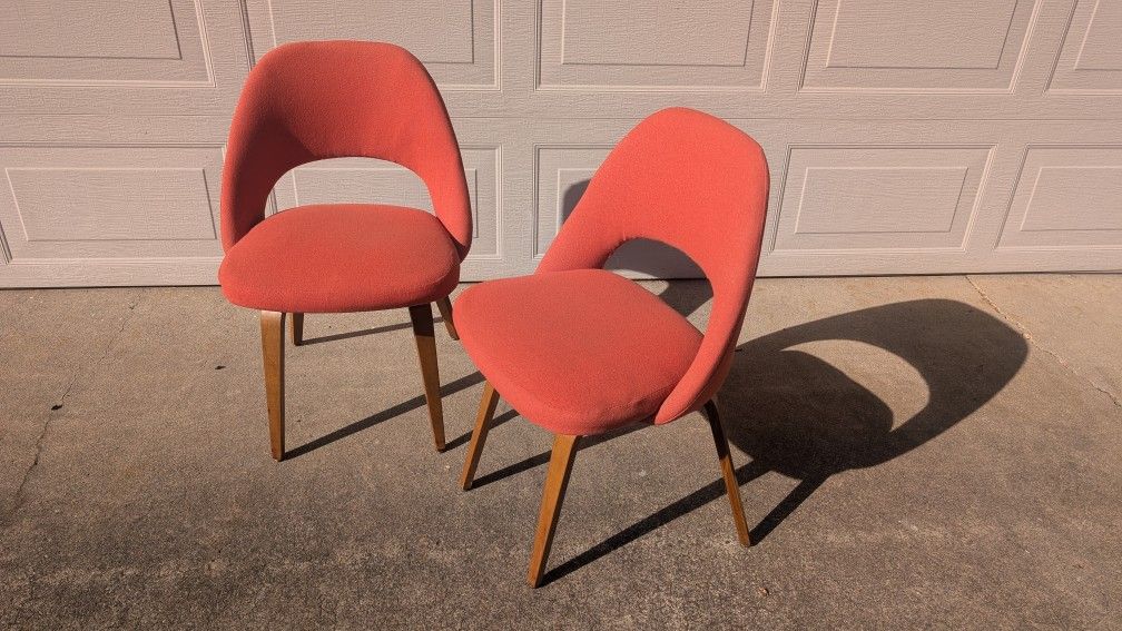 Vintage RARE 2 Knoll Executive Chairs Saarinen Wooden Legs