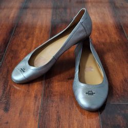 Coach Chelsea ballet flats in a metallic silver, Size 10