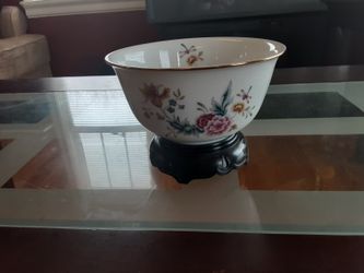 THIS is a VINTAGE Bowl with Stand 1981 Independent Day