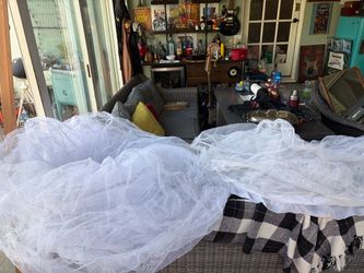 White Tulle Bridal Skirt or Petticoat/crinolinas