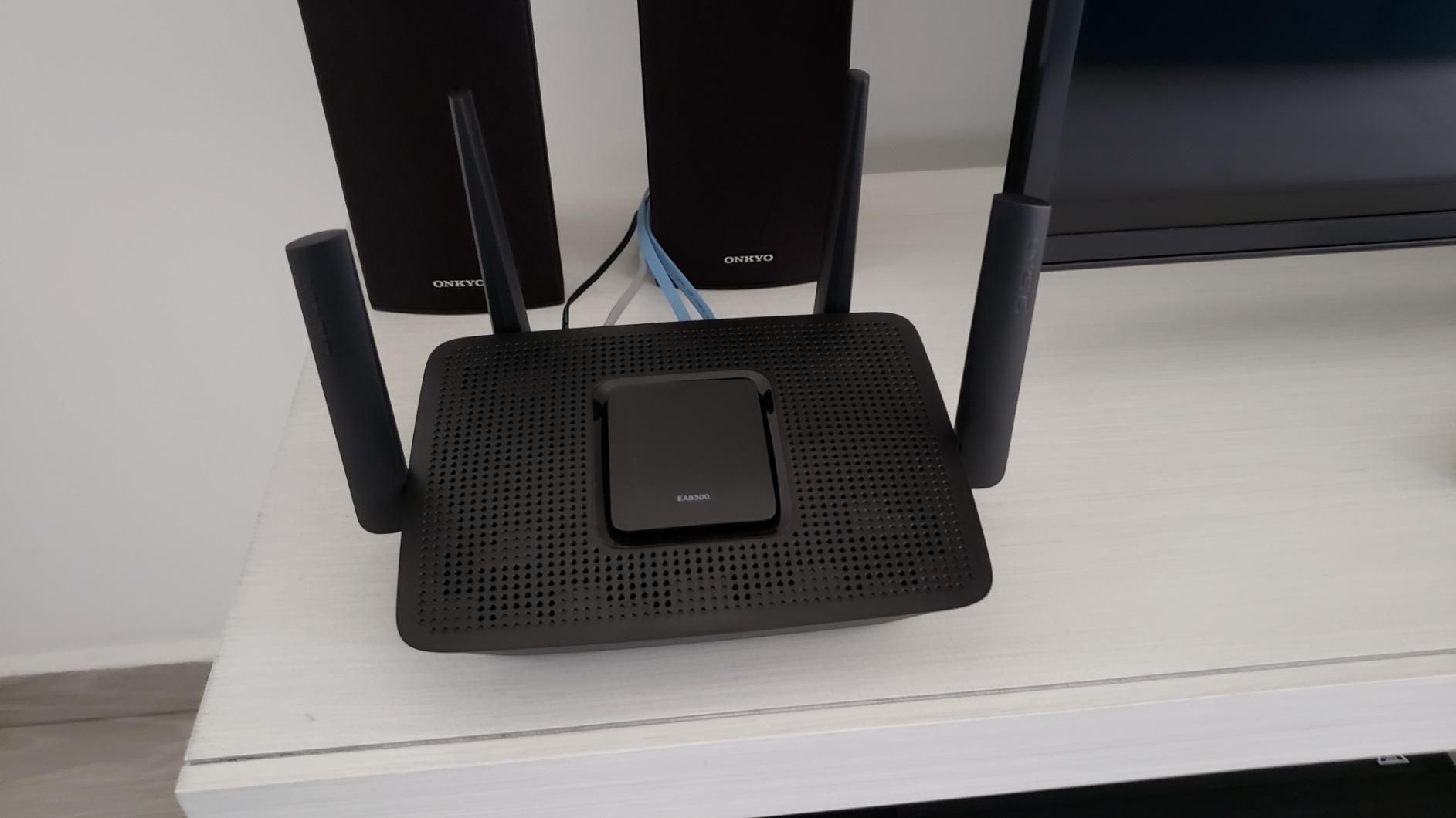 Linksys Tri-Band Wi-Fi Router AC2200