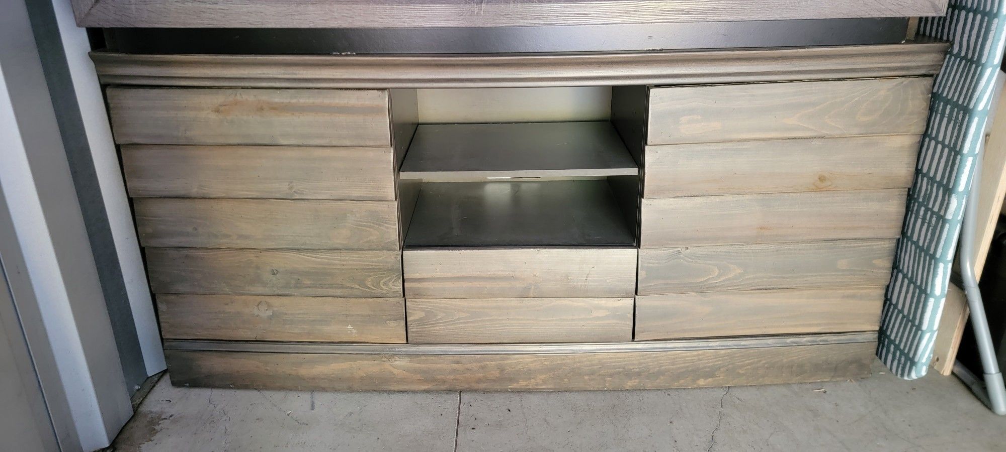 Rooms To Go Entertainment Console