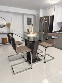 Dinning Table with 4 chairs