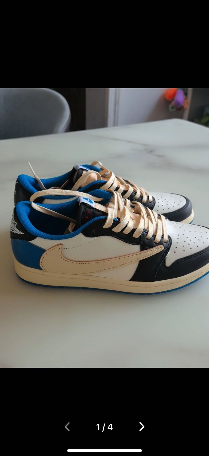 Fashionable low-top sneakers