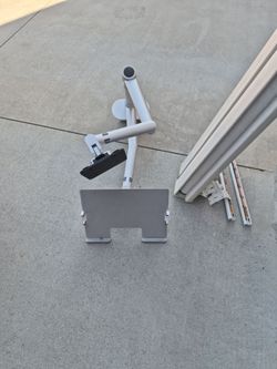 Adjustable monitor and laptop desk mount