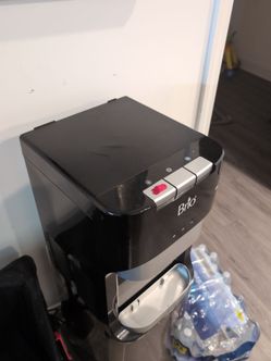 Water machine with bottle