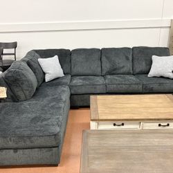 New Ashley Sectional 🔥🔥 IN STOCK NOW