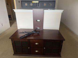 TV Stand W/brackets