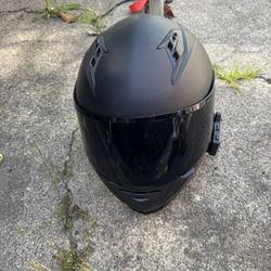 Black Motorcycle Helmet Comes With Bluetooth Speaker Inside And Comes With Black And Clear Viser 