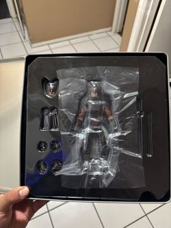 Mezco Wolverine