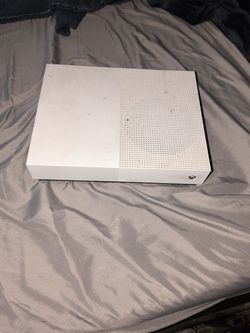 Xbox One With Wall Mount