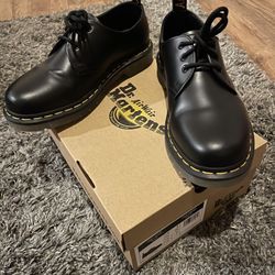 Dr.  Martens Womens 
