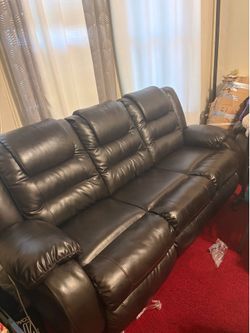 Leather couch almost new condition