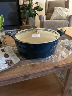 9-qt cast iron Dutch oven