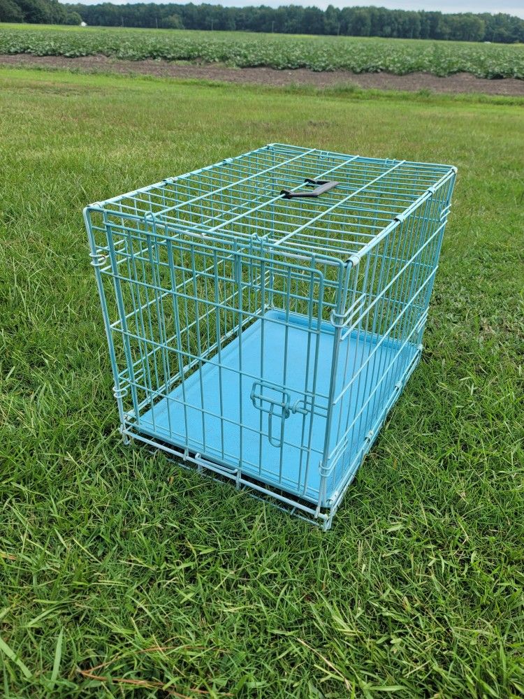 Blue Dog Crate With Tray Measures 24"L x 16.5"W x 19.5"H