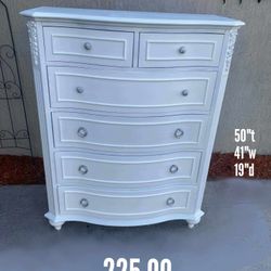 Solid Wood 6 Drawer White Fancy Style Chest Dresser REDUCED ❤️