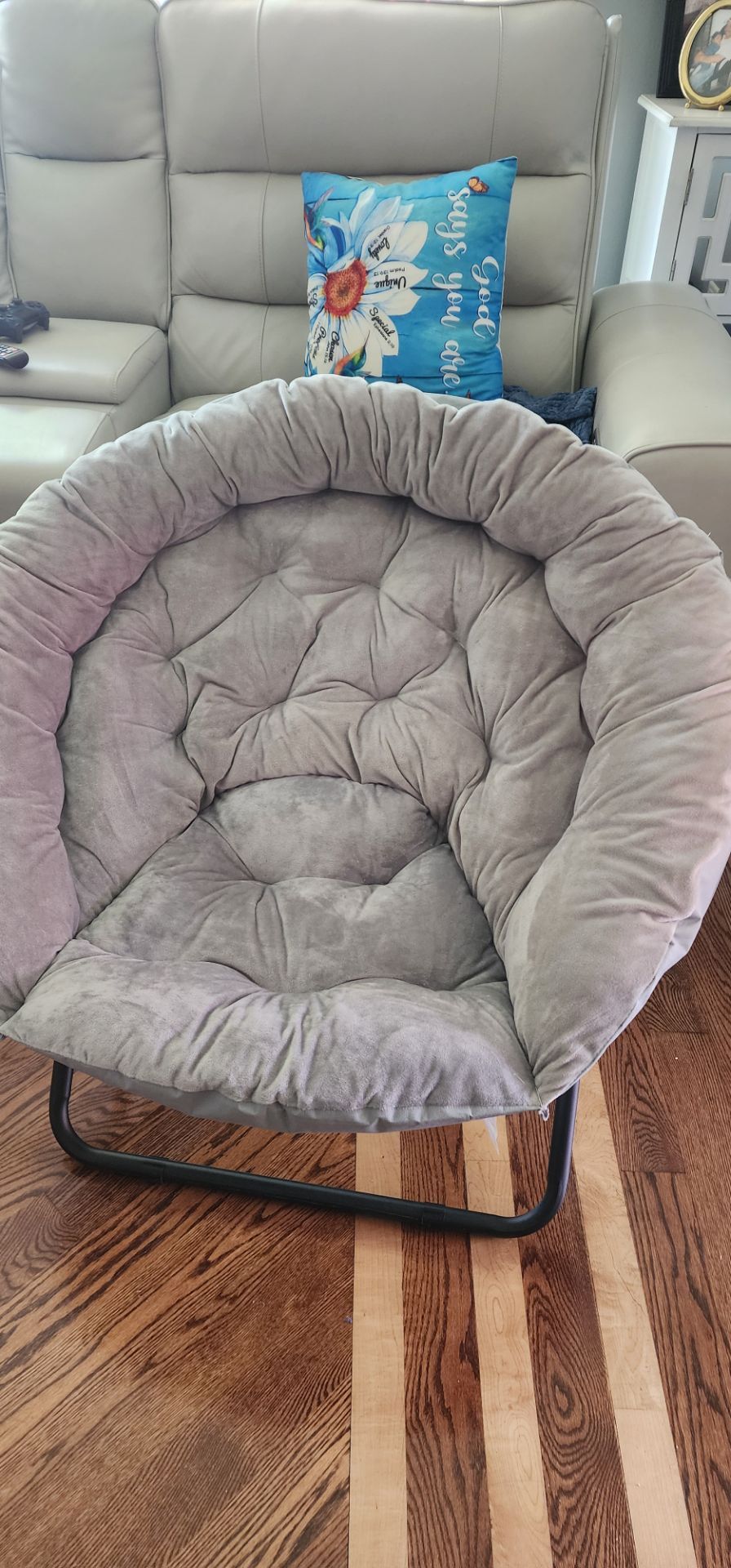 Folding plush chair