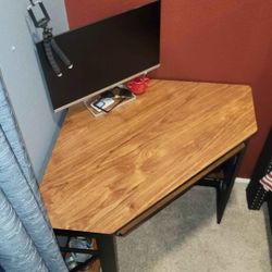 Corner Computer Table