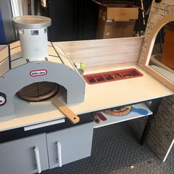 Little Tykes Wood Fire Pizza kitchen