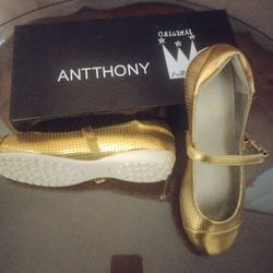 Anthony Originals, Flats w/buckle, non-slip bottoms $25