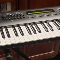 Roland JV-80 Mid 90's 61 key Digital Synthesizer 