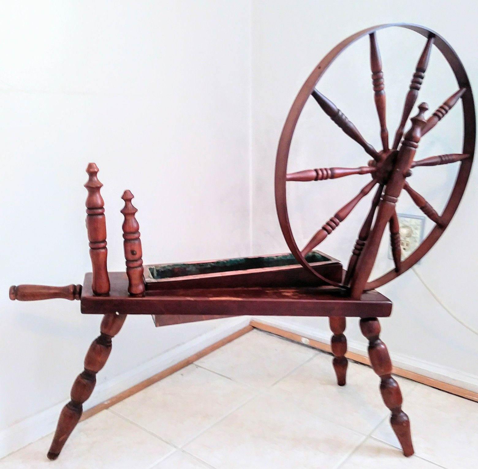 Wooden Spinning Wheel Home Decor