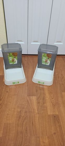Dog Feeder Large,10 Pounds..