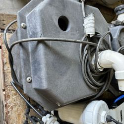 Sewage pump with basin system