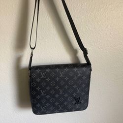 LV cross bod