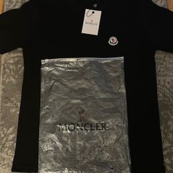 Moncler T-shirt