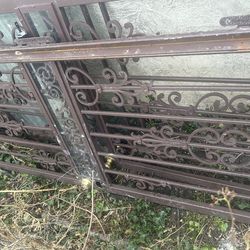 Se venden dos puertas  de exterior una de 32” y otra de 36” 100$ por las dos o mejor oferta