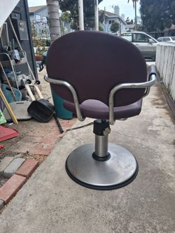 Salon chair