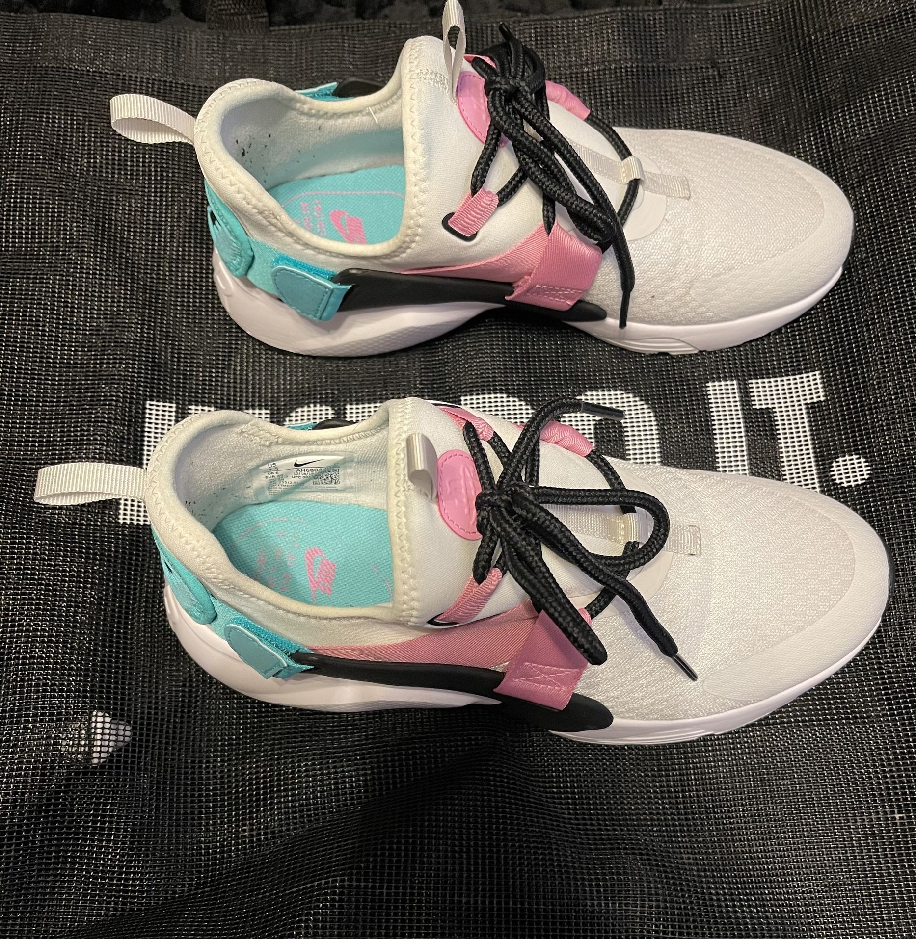 Nike Women's Air Huarache City Low Hyper Jade