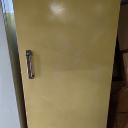 Montgomery Ward Deluxe Freezer 19.2 Cu. Ft.