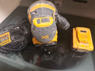 Dewalt sander with charger and 2 batteries