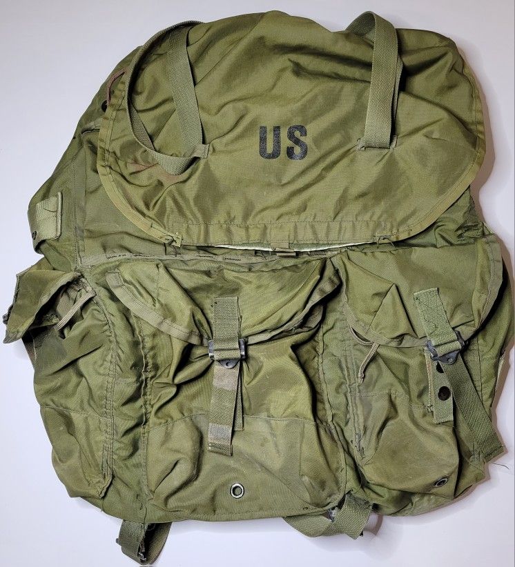 Authtentic Vintage 198O US Army Rucksack ALICE Field Pack Combat Nylon Large LC-1 DLA100-80-C-2201,. 8465-01-019-9103 Gibraltar Industries NEEDS FRAME