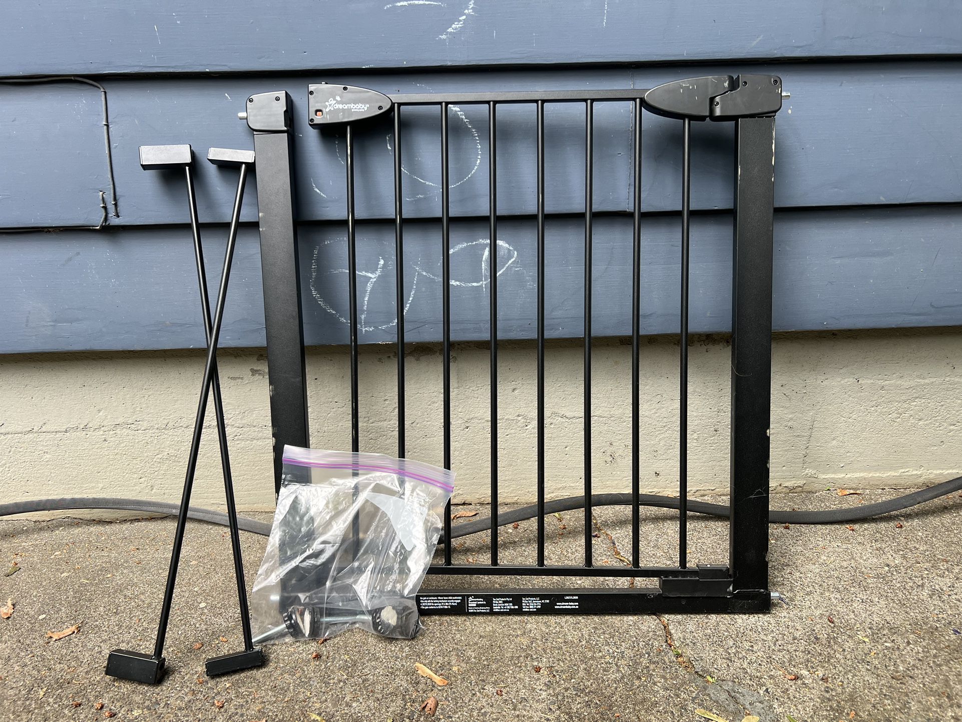 29.5-38in Auto Close Metal Baby Gate w/ EZY-Check® Indicator